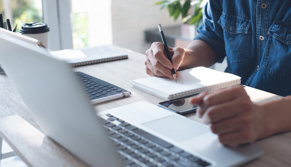 Печать фирменных блокнотов для бизнеса - Иллюстрация взята с сайта ru.freepik.com, бесплатная лицензия